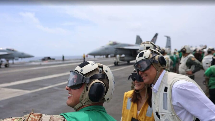 David Collado y embajadora de EE. UU. visitan el portaaviones USS Nimitz David Collado y embajadora de EE. UU. visitan el portaaviones USS Nimitz
