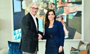 Gonzalo Castillo se re&uacute;ne con la embajadora de EE. UU. y define el encuentro como poderoso