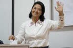 Con el 98.21 % del escrutinio, Fujimori mantiene una ventaja de 561 votos sobre Sánchez Con el 98.21 % del escrutinio, Fujimori mantiene una ventaja de 561 votos sobre Sánchez