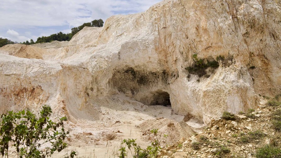 Nueva denuncia reaviva conflicto por las Cuevas del Pomier Nueva denuncia reaviva conflicto por las Cuevas del Pomier