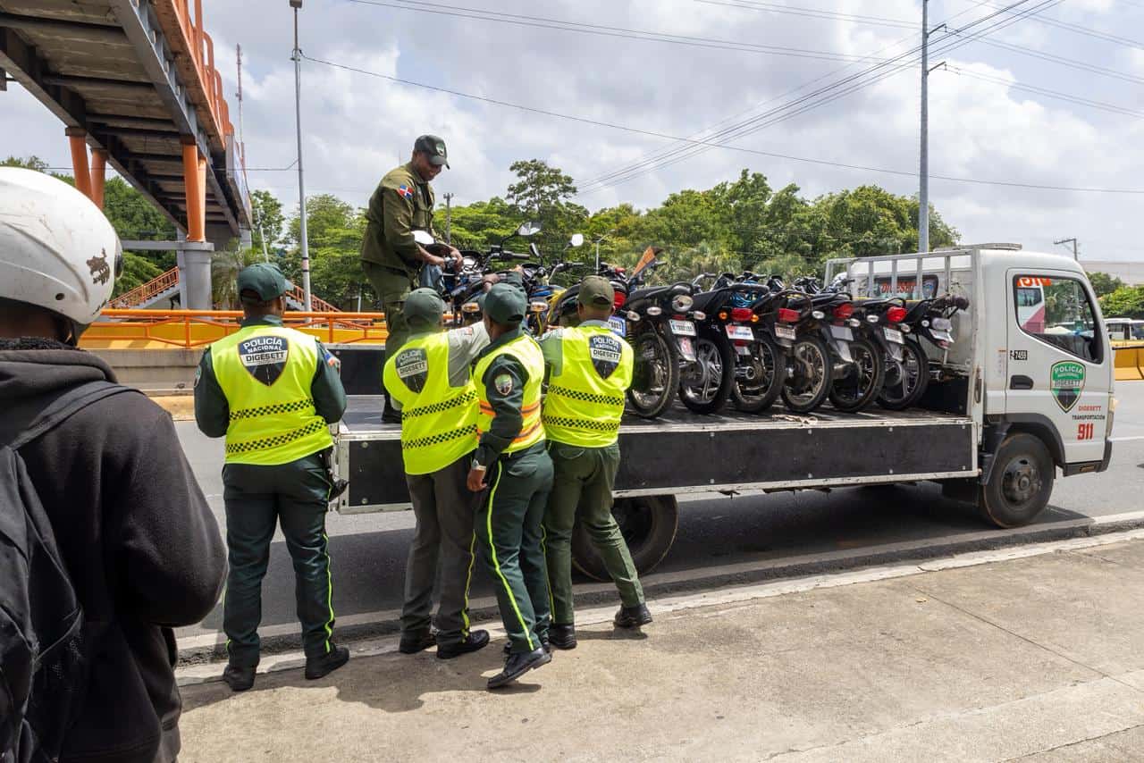 Motocicletas retenidas durante el operativo permanecen a la espera de ser trasladadas al Cenarve.