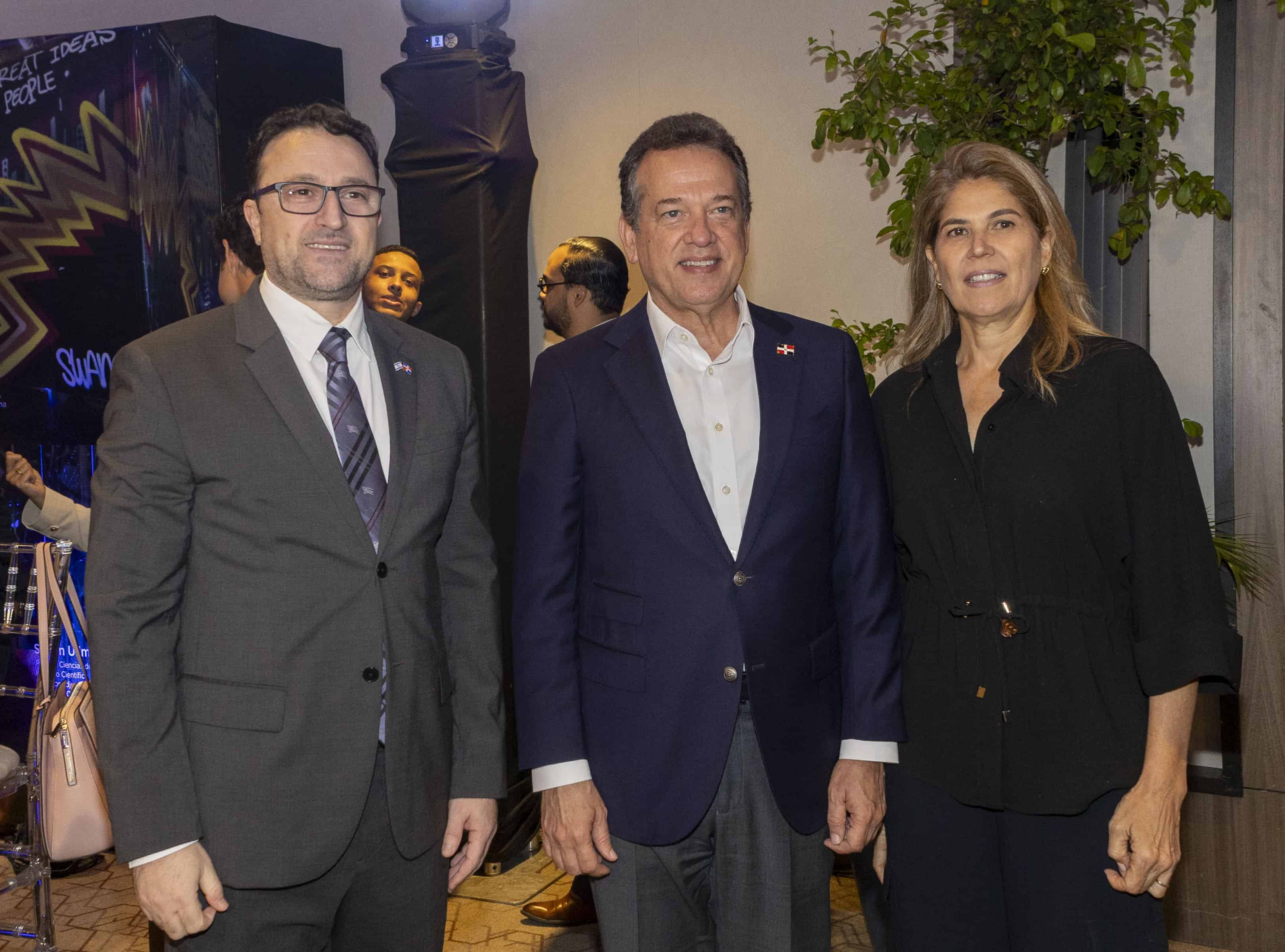 Raslan Abu Rukun,&nbsp; V&iacute;ctor (Ito) Bison&oacute; e Isabel (Chabela) Le&oacute;n de Bison&oacute;.