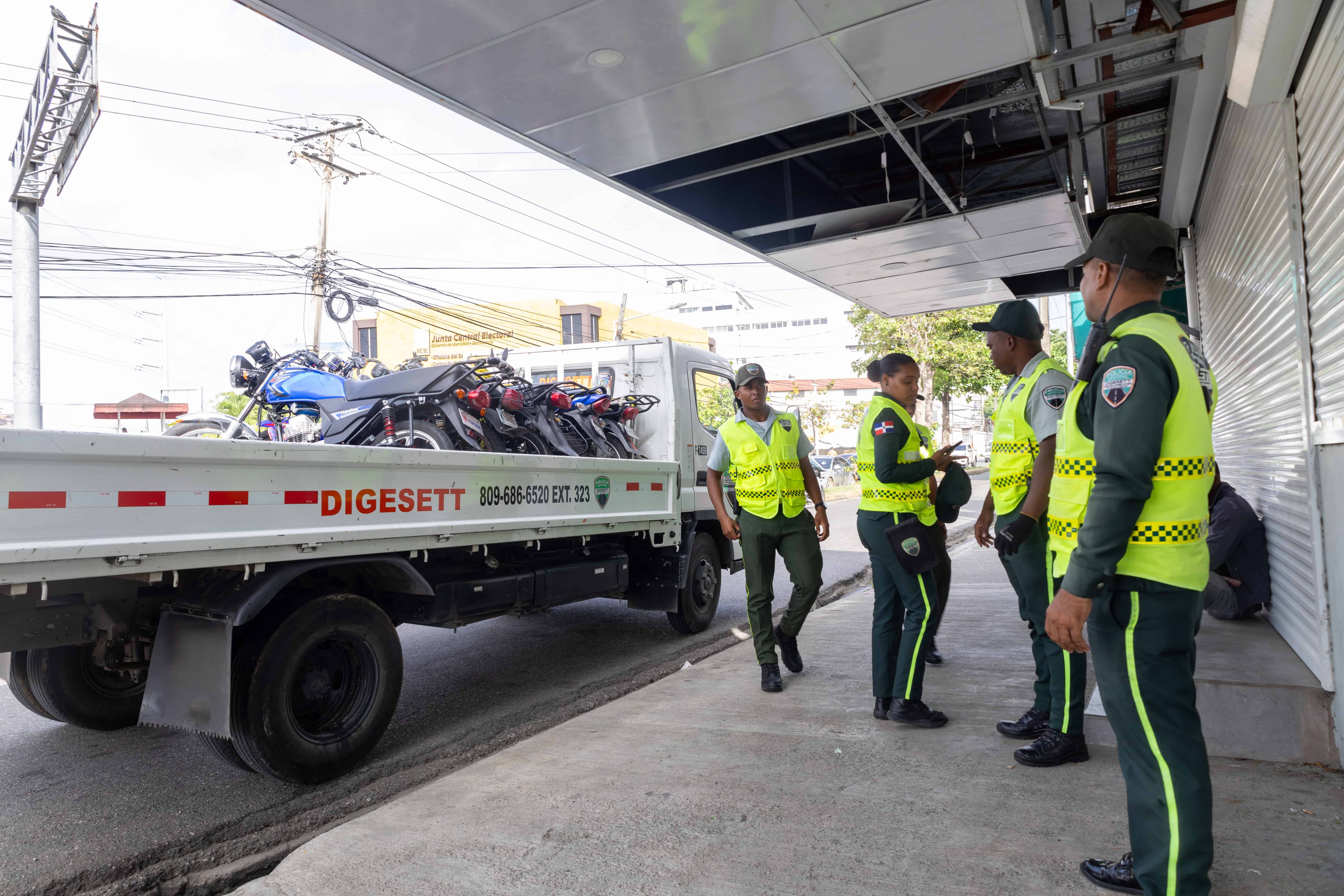 Operativo de la Digesett en la Buenaventura Freites casi esquina John F. Kennedy.