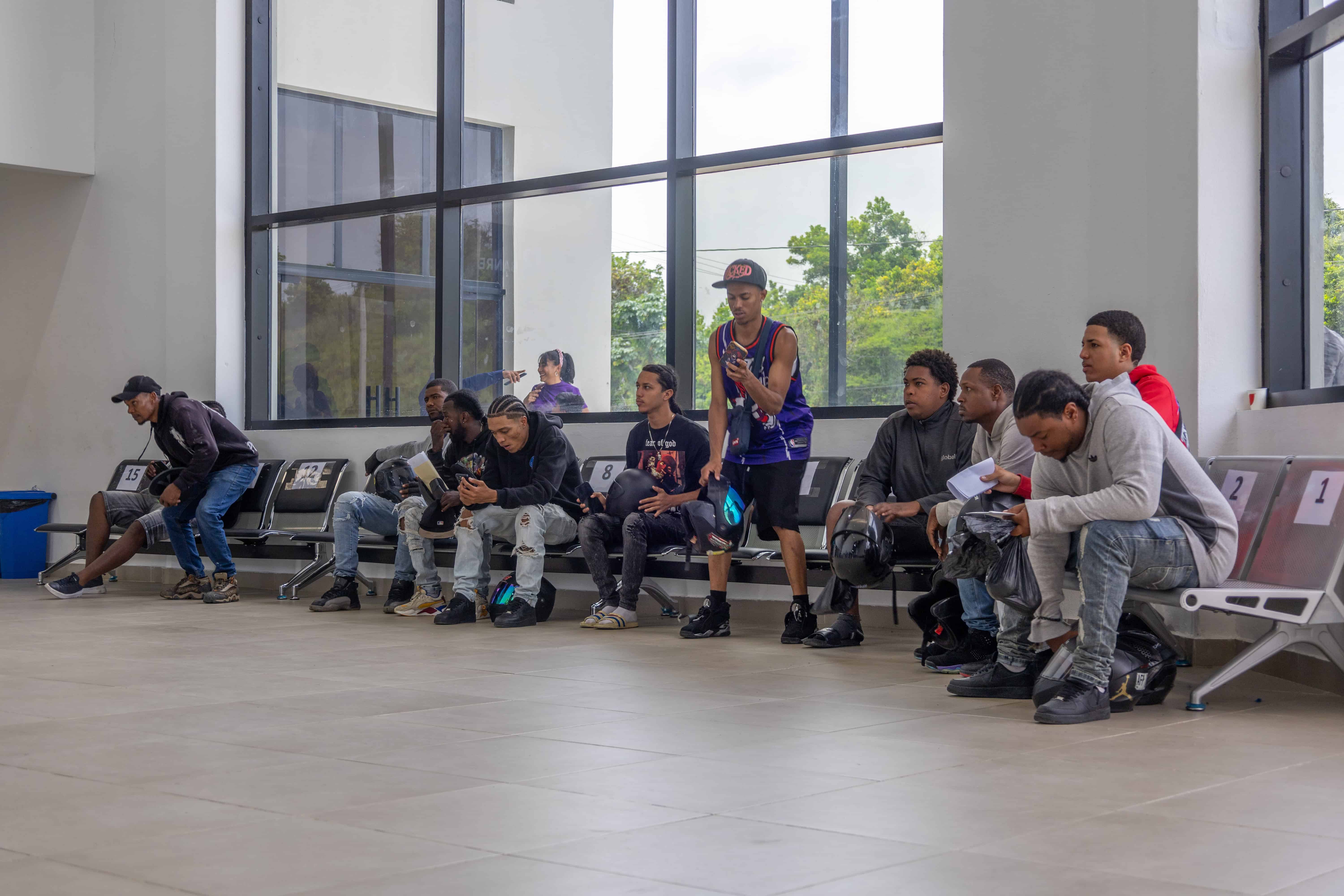 La mayor&iacute;a de los reclamantes de motocicletas en el Centro Nacional de Retenci&oacute;n de Veh&iacute;culos, en Pedro Brand, eran j&oacute;venes menores de 40 a&ntilde;os, se observ&oacute; ayer.