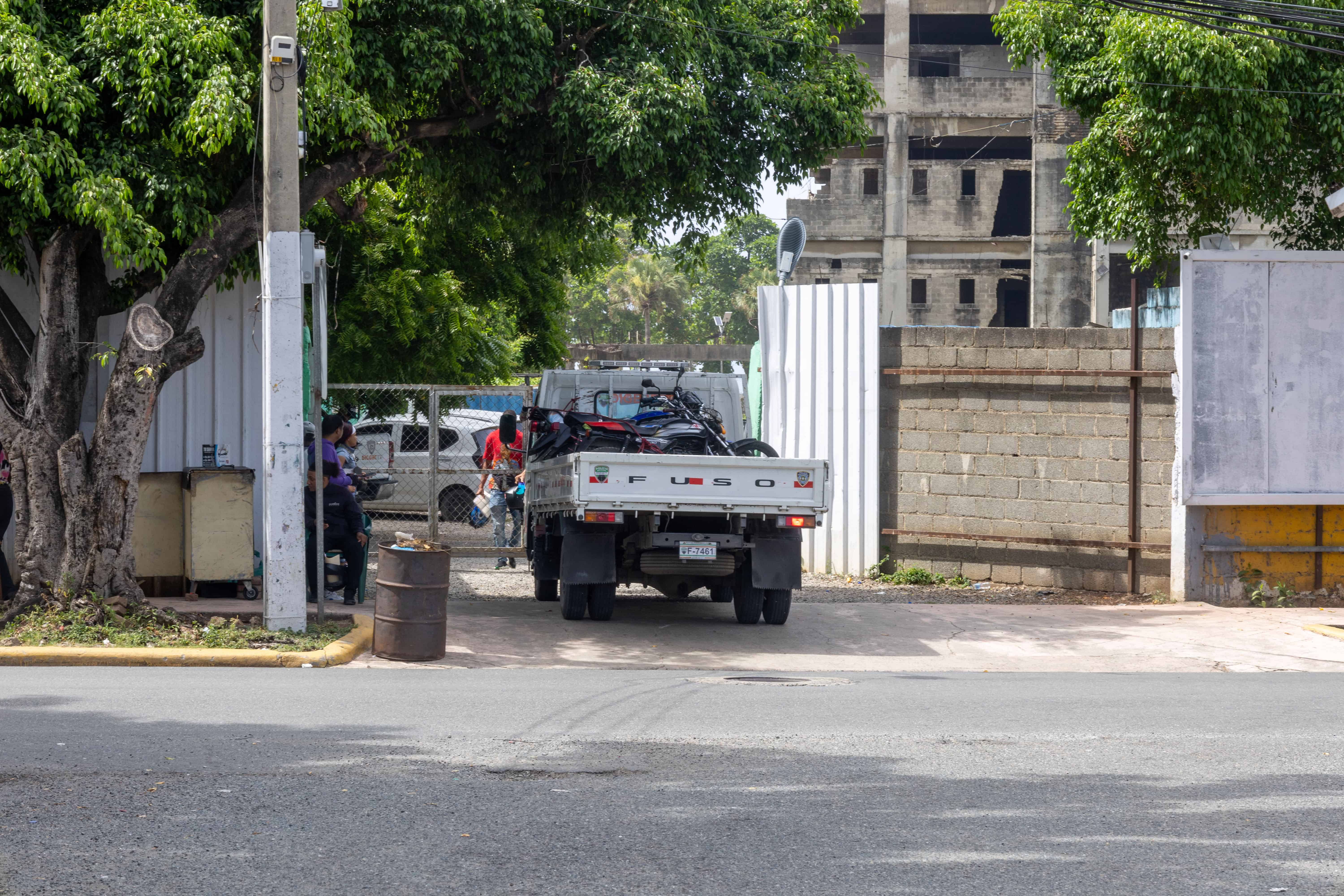 Entrada del centro de retenci&oacute;n de la Independencia casi esquina M&aacute;ximo G&oacute;mez.