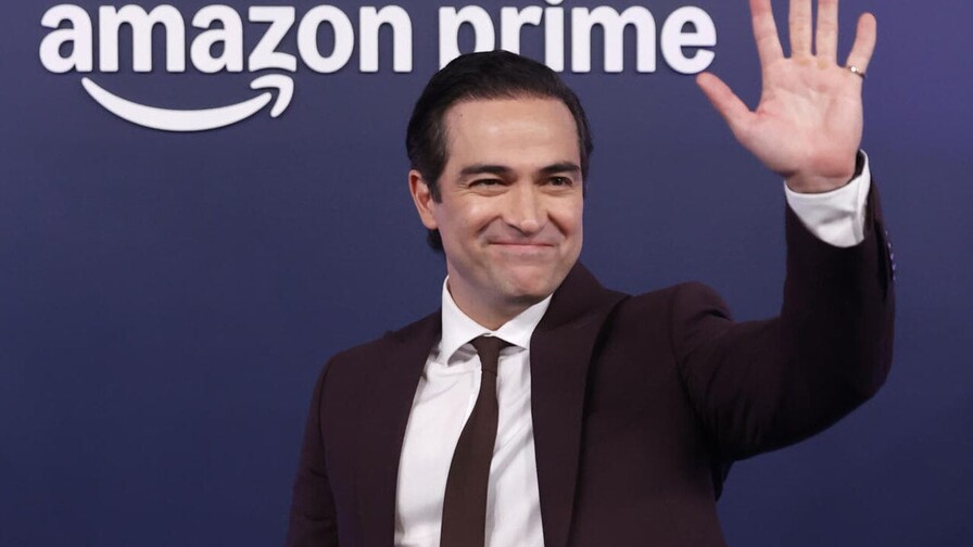 El actor mexicano Alfonso Herrera dará voz a El gato con sombrero en Latinoamérica