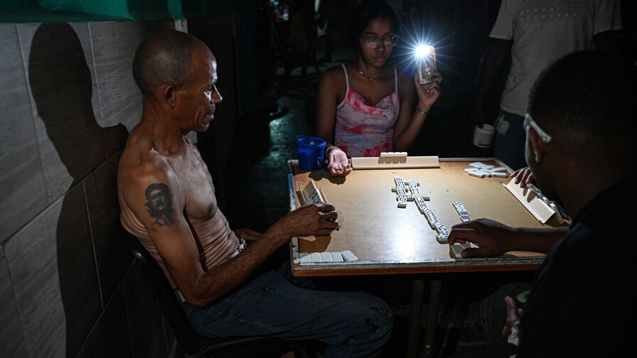 Los apagones simultáneos de este martes en Cuba afectarán hasta el 67 % de la isla Los apagones simultáneos de este martes en Cuba afectarán hasta el 67 % de la isla