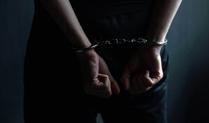 Agente penitenciario es condenado a 10 a&ntilde;os por atraco a una mujer en Santiago