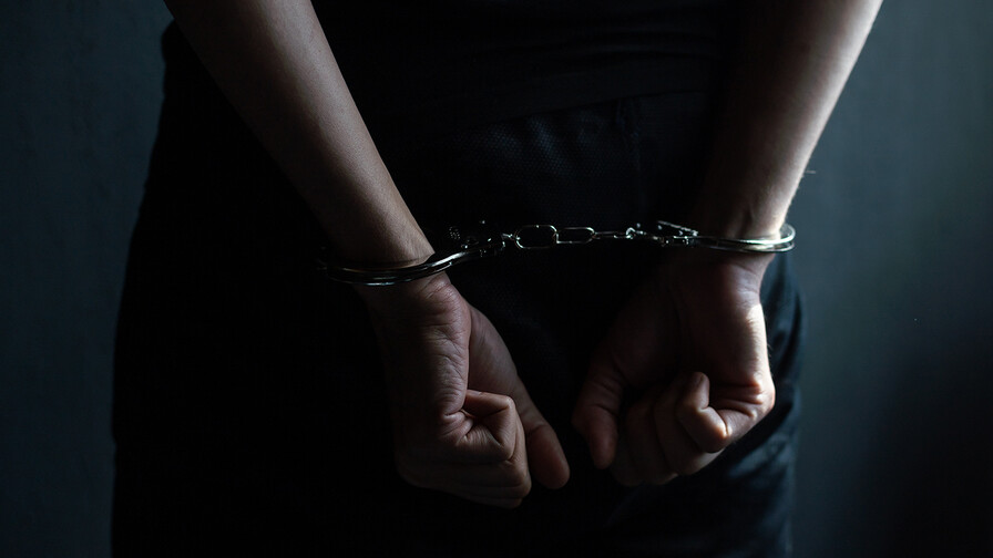 Imponen 20 años de prisión a un hombre que se asoció con otros dos para violar a una adolescente Imponen 20 años de prisión a un hombre que se asoció con otros dos para violar a una adolescente