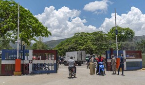 DNI entrega a la Polic&iacute;a Nacional a dos dominicanos buscados por asesinato que estaban pr&oacute;fugos en Hait&iacute;