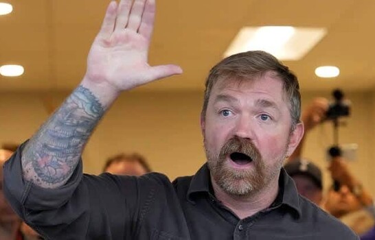 El dem&oacute;crata Platner formaliza su retiro de la carrera por una curul en el Senado de EE. UU.