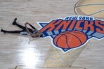 Los Spurs ganan su primero y aguan la fiesta de los Knicks en Nueva York; serie está 2-1 Los Spurs ganan su primero y aguan la fiesta de los Knicks en Nueva York; serie está 2-1