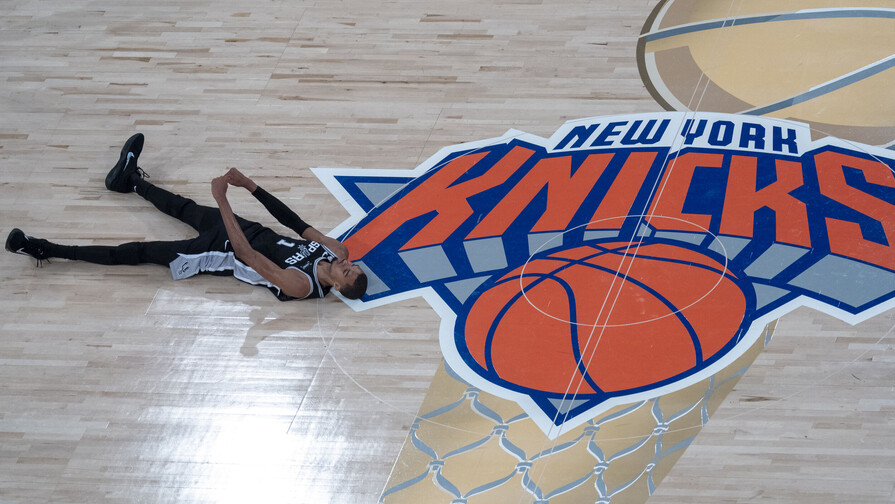 Los Spurs ganan su primero y aguan la fiesta de los Knicks en Nueva York; serie est&aacute; 2-1