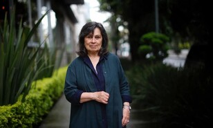 Laura Restrepo: "O nos avivamos, o el g&eacute;nero novela se nos volver&aacute; un plomazo"