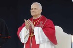 El papa lamenta ante los jóvenes la idolatría del beneficio y el culto a la imagen El papa lamenta ante los jóvenes la idolatría del beneficio y el culto a la imagen