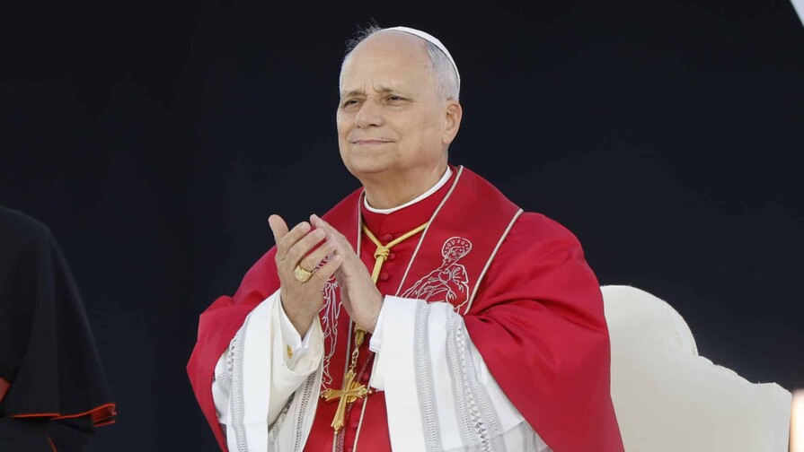 El papa lamenta ante los j&oacute;venes la idolatr&iacute;a del beneficio y el culto a la imagen