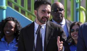 El alcalde de NY emiti&oacute; su voto anticipado y promueve a sus candidatos para las primarias de Nueva York