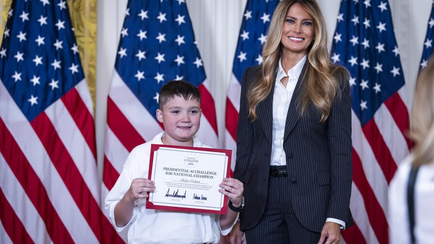 Melania Trump premia a varios ni&ntilde;os por su talento en el uso de inteligencia artificial