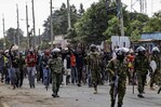 Al menos un muerto en Kenia en las protestas contra el centro antiébola impulsado por EE. UU. Al menos un muerto en Kenia en las protestas contra el centro antiébola impulsado por EE. UU.