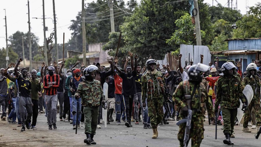 Al menos un muerto en Kenia en las protestas contra el centro antiébola impulsado por EE. UU. Al menos un muerto en Kenia en las protestas contra el centro antiébola impulsado por EE. UU.