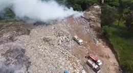 Alcalde se declara incompetente para controlar constantes incendios en el vertedero de Jarabacoa