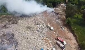 Alcalde se declara incompetente para controlar constantes incendios en el vertedero de Jarabacoa