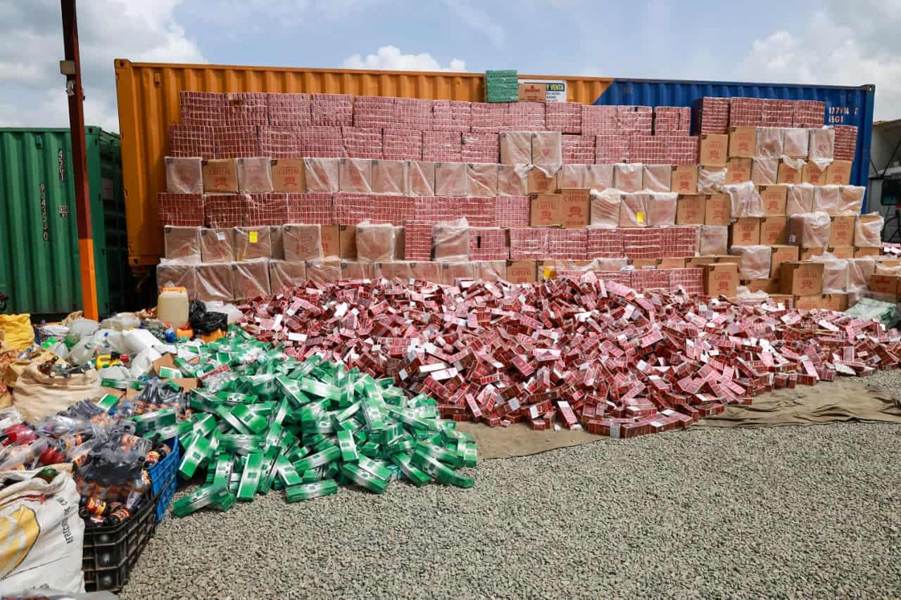 Parte de los productos ilegales que el MICM y el Ceccom destruyeron este 9 de junio 2026.