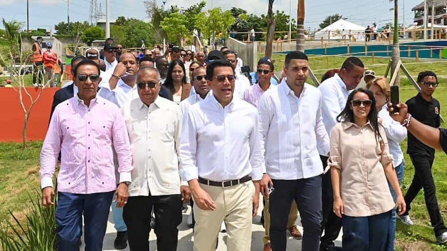 David Collado supervisa parque urbano de Haina y anuncia su entrega en los pr&oacute;ximos d&iacute;as