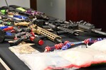 Acusan a 26 presuntos miembros de los Trinitarios de asesinatos y otros delitos en Massachusetts Acusan a 26 presuntos miembros de los Trinitarios de asesinatos y otros delitos en Massachusetts