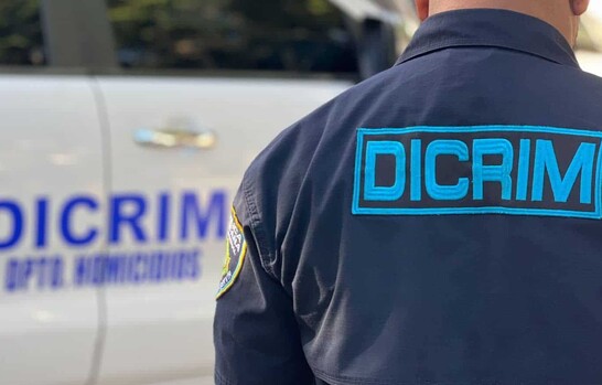 Denuncian que polic&iacute;as mataron a hombre e hirieron a la esposa dentro de su vivienda