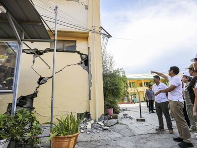 Aumentan a 45 los fallecidos por terremoto de 7.8 en Filipin
