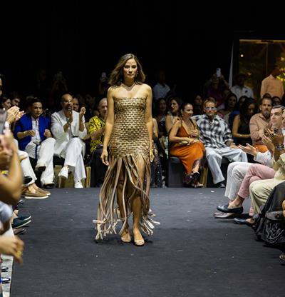Mayl&eacute; V&aacute;squez lleva el legado ta&iacute;no a Casa de Campo Fashion Week