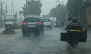 Aguaceros continuar&aacute;n este jueves por incidencia de onda tropical y vaguada