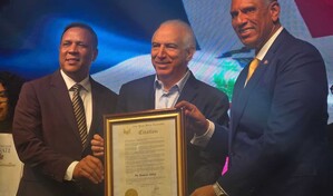 C&oacute;nsul dominicano en Nueva York reconoce trayectoria del doctor Ram&oacute;n Tallaj