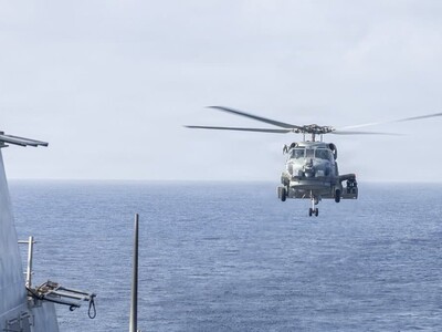 Dron marítimo EE. UU. participa en rescate de helicóptero Ap