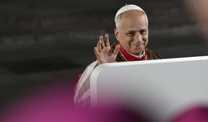 El papa León XIV bendice la Torre de Jesús de la Sagrada Familia en el centenario de Gaudí