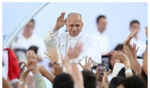 El papa León XIV conquista a los jóvenes españoles con guiños a Bad Bunny, el “Six-Seven” y la IA