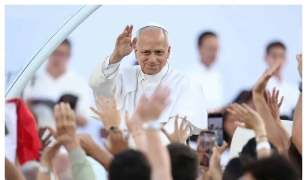 El papa Le&oacute;n XIV conquista a los j&oacute;venes espa&ntilde;oles con gui&ntilde;os a Bad Bunny, el "Six-Seven" y la IA
