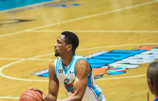 Titanes superaron a H&eacute;roes en debut de Luis David Montero