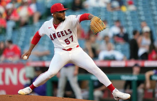 Walbert Ure&ntilde;a domina en victoria por paliza de los Angels sobre los Yankees