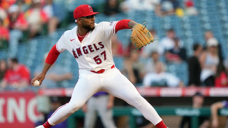 Walbert Ureña domina en victoria por paliza de los Angels sobre los Yankees Walbert Ureña domina en victoria por paliza de los Angels sobre los Yankees