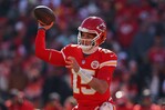 Chiefs extienden el contrato de Patrick Mahomes hasta 2033 por USD 504,75 millones Chiefs extienden el contrato de Patrick Mahomes hasta 2033 por USD 504,75 millones