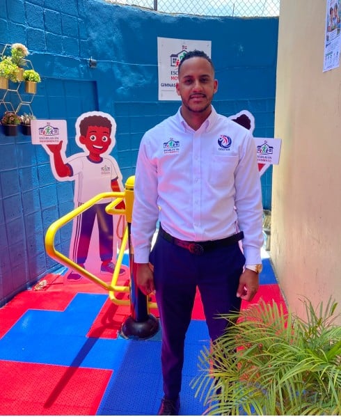 El profesor Moisés Martínez, quien propuso el proyecto Escuelas en Movimiento.