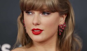 Taylor Swift sorprende en el preestreno de Toy Story 5 con su actuaci&oacute;n en vivo
