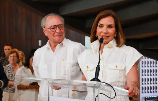 La exposici&oacute;n "El mar como territorio" re&uacute;ne a m&aacute;s de 40 artistas en el Centro Cultural Rainieri