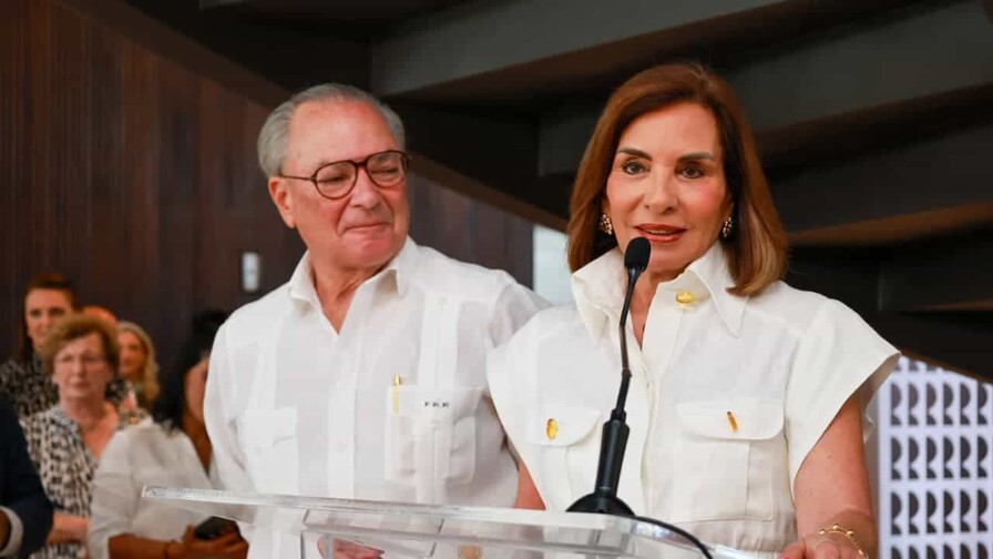 La exposición “El mar como territorio” reúne a más de 40 artistas en el Centro Cultural Rainieri La exposición “El mar como territorio” reúne a más de 40 artistas en el Centro Cultural Rainieri