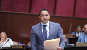 En plena sesi&oacute;n, diputado de Pedernales renuncia al partido Fuerza del Pueblo