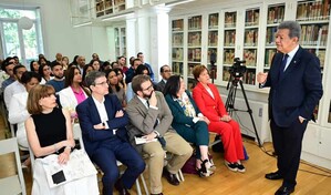 Leonel Fern&aacute;ndez sostiene encuentro en Madrid con estudiantes, en su mayor&iacute;a dominicanos