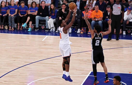 Knicks ganan a Spurs con una remontada hist&oacute;rica y acarician el t&iacute;tulo de NBA