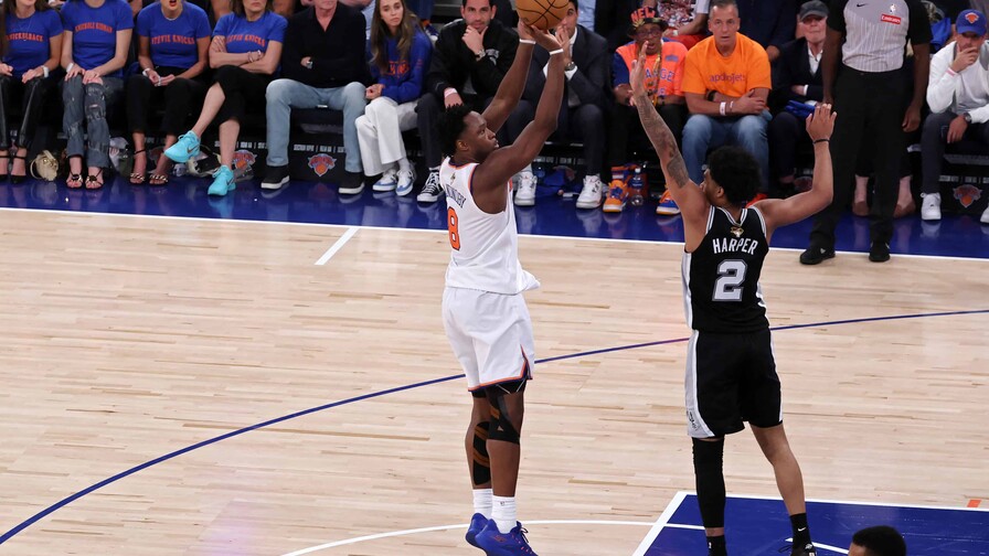 Knicks ganan a Spurs con una remontada histórica y acarician el título de NBA